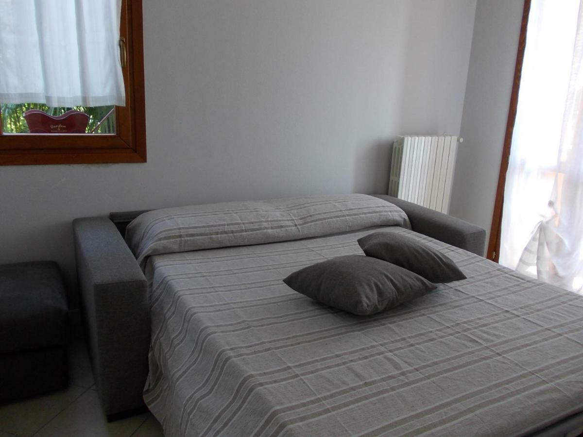 Alessandria Residence Desenzano del Garda Bagian luar foto