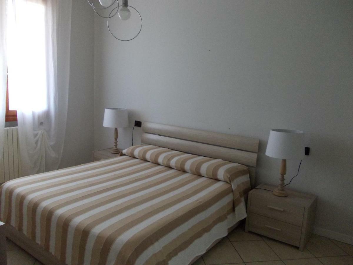 Alessandria Residence Desenzano del Garda Bagian luar foto