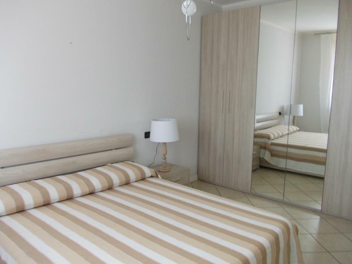 Alessandria Residence Desenzano del Garda Bagian luar foto